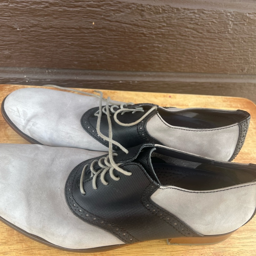 Elegant Black and Gray Men's Loafers
